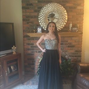 Beautiful prom dress, black tulle / nude,